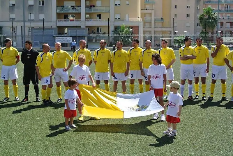 Đội tuyển bóng đá quốc gia Vatican gồm các nhân viên ở Vatican như cảnh sát, nhân viên bưu điện, viên chức chính phủ,...Ảnh: CDT.