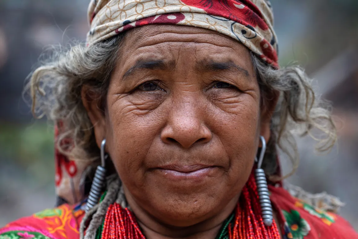 Phụ nữ đóng vai trò trung tâm trong cộng đồng Raute, quản lý các công việc hàng ngày như nấu ăn, lấy nước và thu thập thực phẩm. Tuy nhiên, họ ít có tiếng nói trong các quyết định liên quan đến chăm sóc sức khỏe và giáo dục.