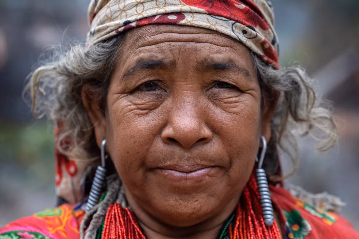 Phụ nữ đóng vai trò trung tâm trong cộng đồng Raute, quản lý các công việc hàng ngày như nấu ăn, lấy nước và thu thập thực phẩm. Tuy nhiên, họ ít có tiếng nói trong các quyết định liên quan đến chăm sóc sức khỏe và giáo dục.