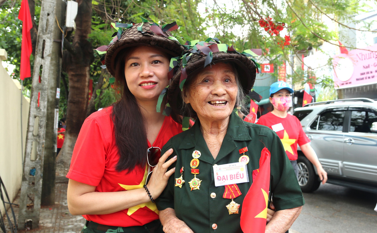 Ky uc cuu TNXP Dien Bien Phu: “Thang roi, oi troi khoc, mung qua!“