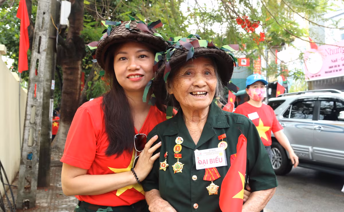 Ky uc cuu TNXP Dien Bien Phu: “Thang roi, oi troi khoc, mung qua!“