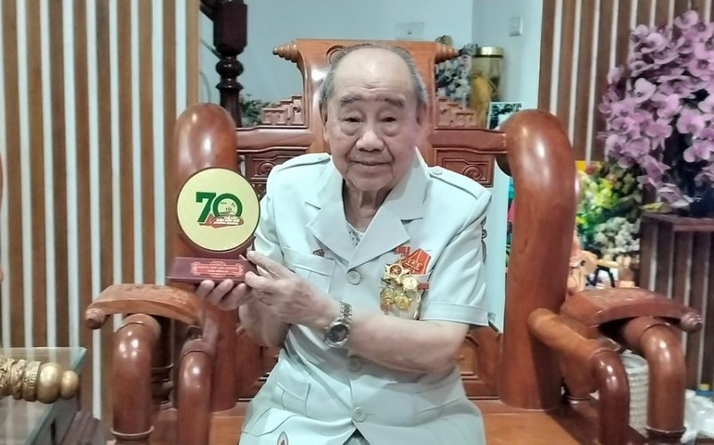 Tu Co Noi den Dien Bien Phu toan thang: Ky uc hao hung