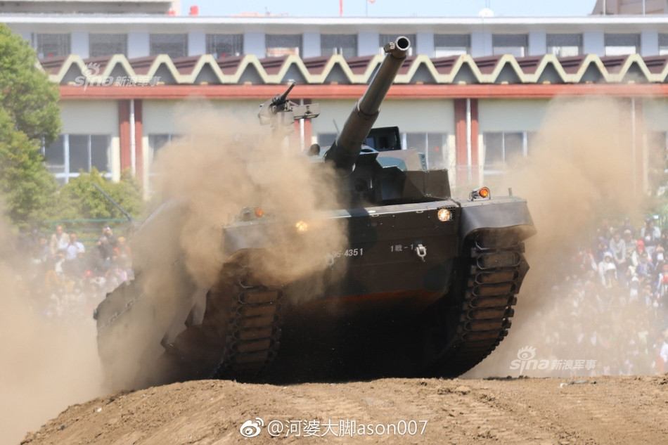 Đi kèm với khả năng cơ động Type 10 của Nhật còn được trang bị pháo nòng trơn 120mm có thể bắn hầu hết các loại đạn pháo tăng cỡ 120mm chuẩn NATO cũng như đạn pháo riêng của Nhật Bản (như đạn xuyên APFSDS JM33). Đặc biệt, Type 10 trang bị bộ nạp đạn tự động cho phép đạt tốc độ bắn 6-8 phát/phút. Nguồn ảnh: Sina.