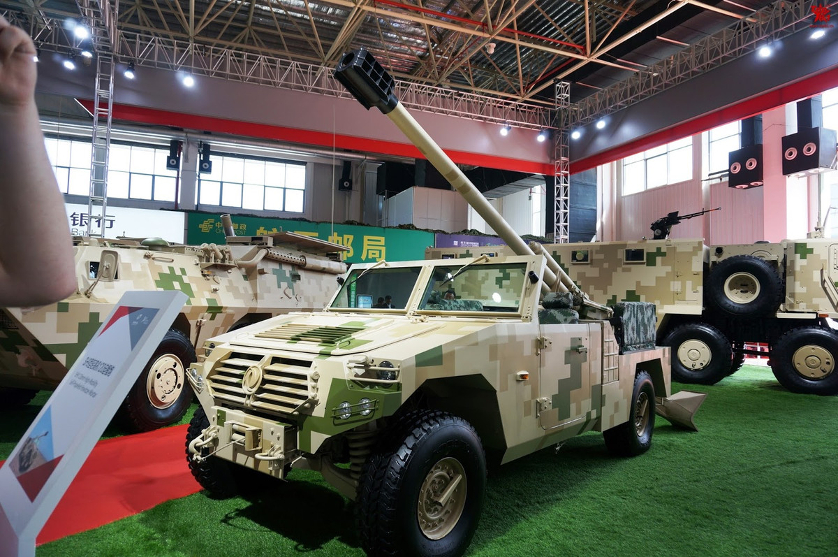 Tốc độ tối đa của pháo tự hành SH9 phiên bản nhảy dù này có thể lên tới 130 km/h, tầm hoạt động tối đa 600 km và có tầm bắn tối đa lên tới 13,5 km.