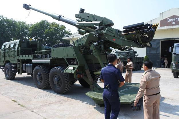 Cơ cấu ổn định của khẩu pháo tự hành này được đánh giá là tốt bậc nhất trong các loại pháo tự hành đặt trên xe tải từng được sản xuất. Nguồn ảnh: Defence.