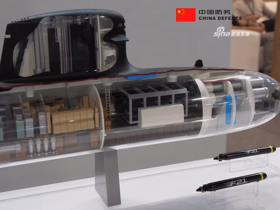 Với biến thể S-BR Pháp đang cố gắng khiến tàu ngầm Scorpene trở nên hấp dẫn hơn trong mắt các khách hàng khó tính trong khu vực, và DSA-2018 là bước khởi đầu không hề tồi. Được biết, tàu ngầm Scorpene của Pháp có khả năng hoạt động liên tục khoảng 70 ngày (kết hợp với động cơ AIP) kèm theo đó là khả năng lặn tối đa 350 mét. Nguồn ảnh: Sina.