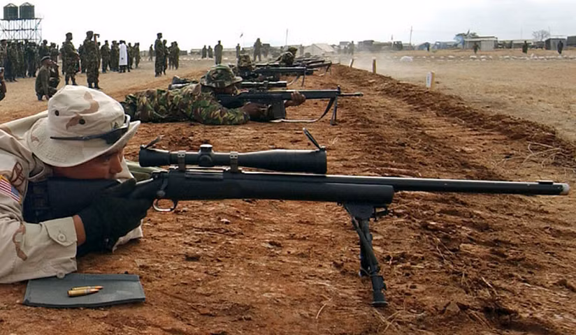 Được thiết kế và sản xuất bởi hãng Remington Arm, tổng cộng đã có 15.000 khẩu M24 được sản xuất trong thời gian từ năm 1988 tới năm 2000. Những khẩu M24 này có sức công phá trung bình, tuy nhiên tên tuổi của nó lại tới từ độ ổn định và tin cậy cực cao mà nó mang lại. Nguồn ảnh: Wiki.