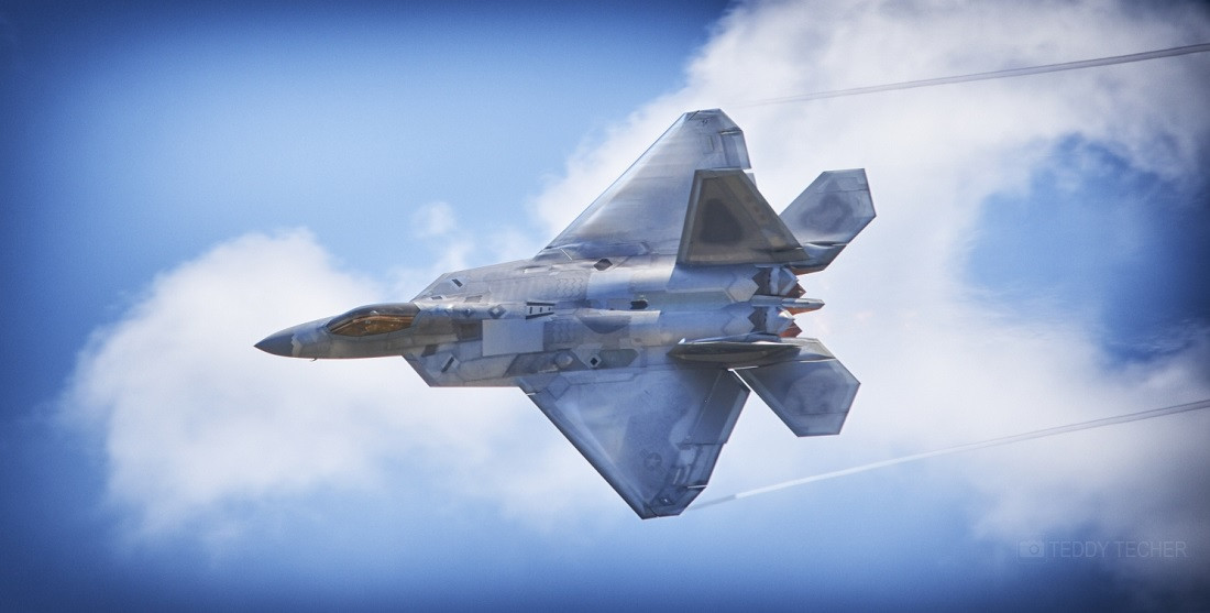 Chiến đấu cơ F-22 là dòng máy bay chiến đấu hiện đại nhất của Không quân Mỹ, đây cũng là mẫu chiến đấu cơ thế hệ 5 đầu tiên và duy nhất của thế giới hoạt động chính thức trong gần 20 năm qua, trước khi có sự xuất hiện của F-35, Su-57 và J-20 ra đời. Nguồn ảnh: Wiki.