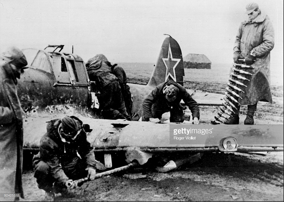 Tốc độ bay tối đa của Ilyushin Il-2 Sturmovik vào khoảng 414 km/h, tầm hoạt động của cường kích cơ này vào khoảng 720 km tùy điều kiện thời tiết và trọng tải kèm theo đó là trần bay tối đa 5,5 km. Nguồn ảnh: Gettyimg.