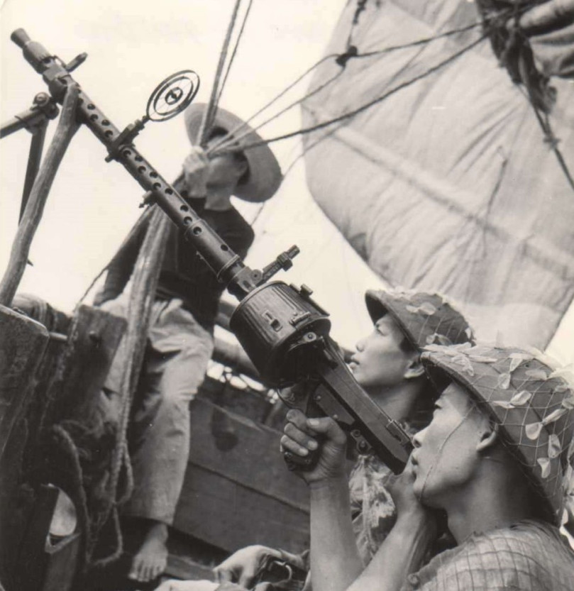 Đầu tiên phải kể đến là những khẩu súng máy họ MG nổi danh của Đức trong Chiến tranh Thế giới thứ 2 được bộ đội ta sử dụng suốt thời gian đầu của cuộc Kháng chiến chống Mỹ như một loại vũ khí phòng không hiệu quả. Nguồn ảnh: Allan.