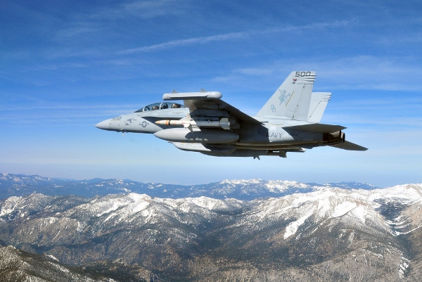 Điều này dẫn đến sự ra đời của tên lửa chống bức xạ đầu tiên trên thế giới. Về cơ bản vẫn là dò theo nguồn phát sóng của đối phương, có khả năng dò theo nguồn phát sóng gây nhiễu mà không cần hệ thống radar dưới mặt đất chỉ đường. Nguồn ảnh: USAF.