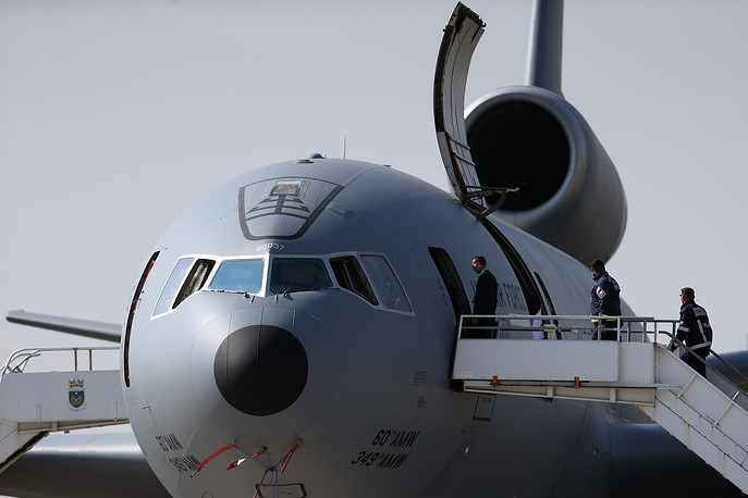 Máy bay ba động cơ DC-10-30CF thậm chí còn mở cửa để cho khách thăm quan vào tận bên trong. Đây là loại máy bay vừa có thể phục vụ cho hoạt động chở khách dân sự, vừa có thể phục vụ cho hoạt động quân sự. Nguồn ảnh: TASS.