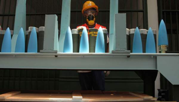 Trong quá khứ, Indonesia cũng đã vượt qua 43 nhà thầu quân sự trên khắp thế giới để giành được quyền cung cấp đầu đạn khói cỡ 70mm cho quân đội Chile. Hợp đồng này thậm chí còn có rất nhiều điều khoản mở để phía Chile có thể nhập khẩu thêm các loại đạn pháo này trong tương lai từ Indonesia. Nguồn ảnh: Pakistanpk.