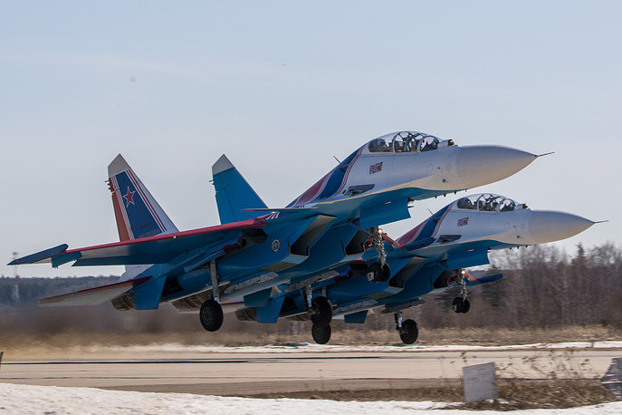 Su-30SM của đội bay trình diễn "Hiệp sĩ Nga" cất cánh tham gia một bài huấn luyện bay từ sân bay Kubinka, ngoại ô Moscow. Nguồn ảnh: TASS.