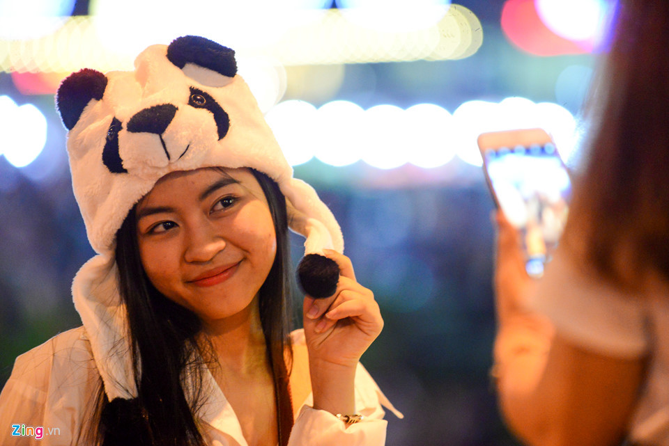 Những cô gái lưu giữ khoảnh khắc trong ngày nghỉ lễ tại Đà Lạt.