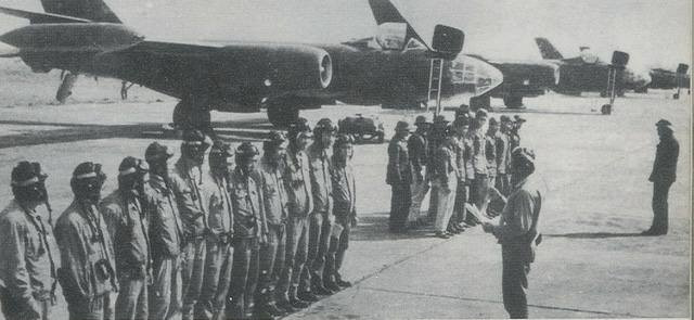 Il-28, dòng máy bay ném bom đầu tiên và duy nhất của Không quân Nhân dân Việt Nam, những chiếc máy bay ném bom này chỉ được thực hiện đúng một phi vụ duy nhất ở Lào trước khi bị cho loại biên. Kể từ khi được thành lập cho tới nay, Không quân Việt Nam chỉ có duy nhất loại máy bay ném bom này. Nguồn ảnh: VMF.