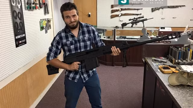 Khẩu súng này có trọng lượng vào khoảng 18 kg, rõ ràng nó chỉ là một khẩu súng để "đùa" chứ không thể sử dụng thực chiến một cách hiệu quả được dù rằng với loại đạn .50 BMG, AK-50 chắc chắn có sức công phá cực kỳ lớn. Nguồn ảnh: Armlist.