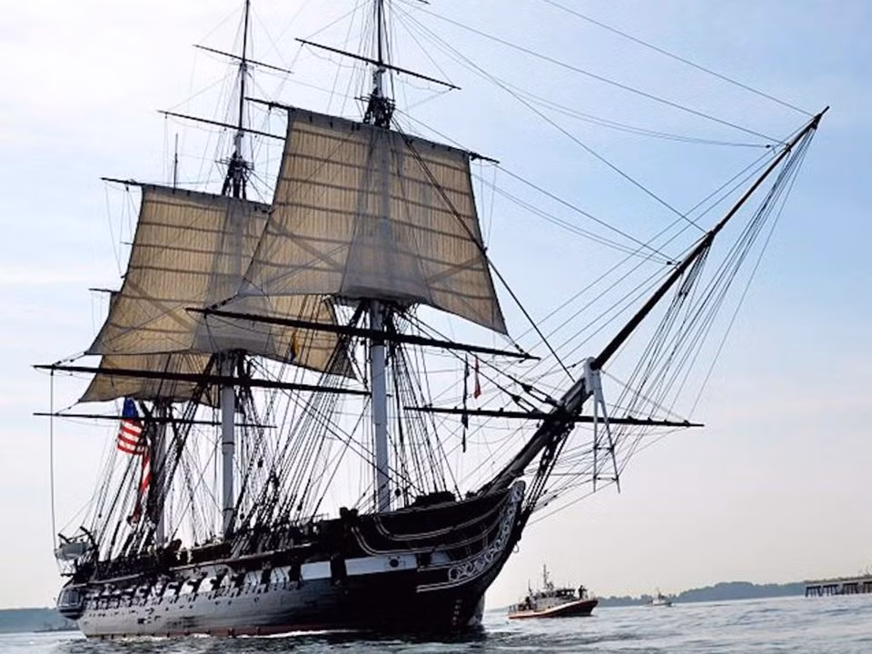 Cuối cùng là tàu USS Constitution, một con tàu không được xếp vào bất cứ lớp tàu nào và được coi là độc nhất vô nhị của Hải quân Mỹ ngày nay. Nguồn ảnh: BI.
