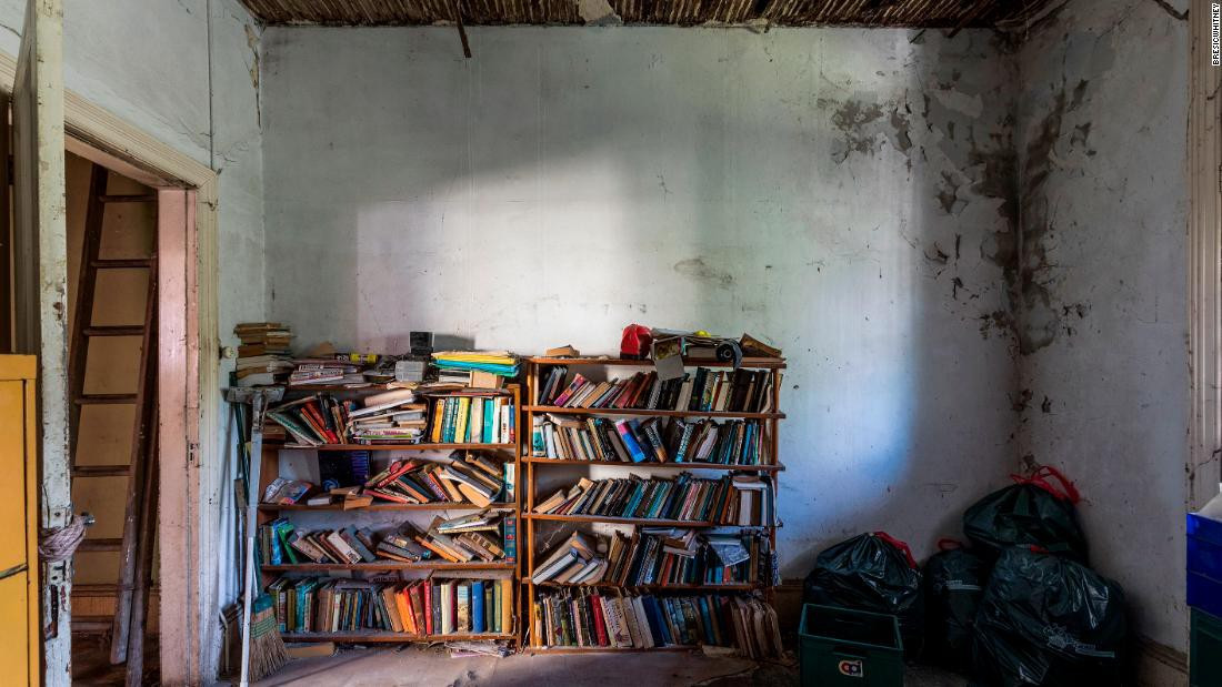 Người bán của căn nhà bỏ hoang ở số 62 Railway Avenue đã khóc tại phiên đấu giá bởi mức giá nhận được.