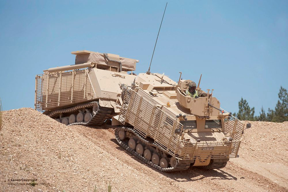 Loại phương tiện này có tổ lái 2 người, có khả năng mang theo được tối đa tới 10 người, có trọng lượng 16,5 tấn, được trang bị một khẩu súng máy cỡ 12,7 mm và có khả năng di chuyển với tốc độ lên tới 68 km/h. Nguồn ảnh: Ins.