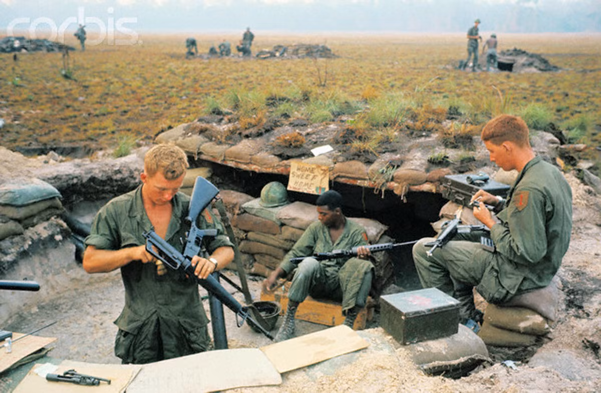 Các học thuyết quân sự về đổ quân đường dù của phương Tây được xây dựng từ Chiến tranh Thế giới thứ 2 cũng dường như đã được "xem xét lại" sau thành tích không mấy ấn tượng của Mỹ ở Tây Ninh. Điều này đã khiến cho các kiểu chiến thuật đổ bộ đường dù ngày nay dù đã hiện đại hơn, nhưng vẫn ít được sử dụng. Nguồn ảnh: Corbis.