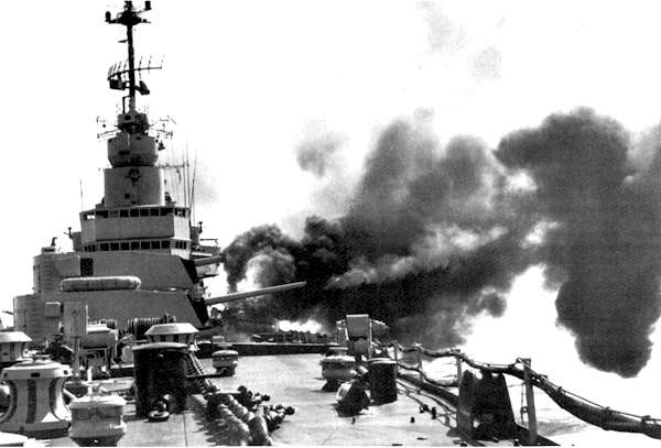 Có trọng lượng 8,9 tấn, khẩu hải pháo siêu chính xác này có chiều dài 8,84 mét, mỗi viên đạn bắn ra có trọng lượng 50 kg. Nguồn ảnh: Wiki.