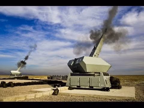 Hệ thống này cũng có thể được kết nối với các tổ hợp phòng không khác loại, giúp tăng cường khả năng bảo vệ không phận ở nhiều tầng khác nhau, cho phép "khóa chặt" vùng trời của một khu vực nào đó bằng sự hiệp đồng tự động giữa các tổ hợp phòng không với nhau. Nguồn ảnh: Tube.