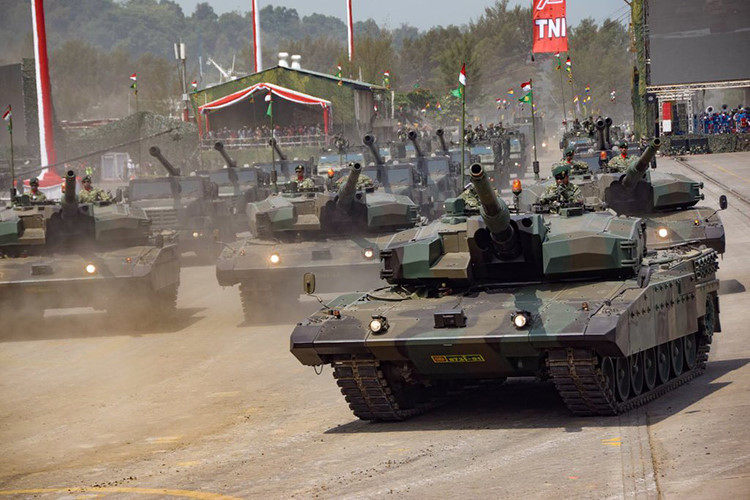 Thậm chí, đây là một trong số ít các quốc gia ở châu Á có khả năng xuất khẩu vũ khí... ngược sang Mỹ với khoảng 20 triệu tấn đạn các loại mỗi năm được đóng mác "Made in Indonesia" được vận chuyển xuyên Thái Bình Dương tới xứ sở Cờ hoa. Nguồn ảnh: Defence.