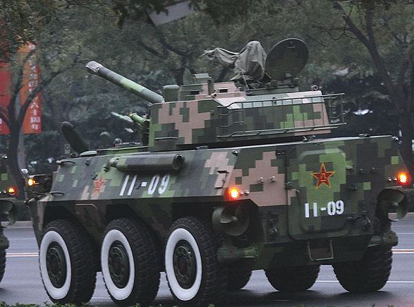 Khẩu pháo chính của PLL-05 vừa có khả năng bắn như pháo thông thường, vừa có khả năng bắn như cối với góc nâng nòng tối đa lên tới 80 độ. Khẩu pháo này có kèm theo cả cơ chế nạp đạn bán tự động. Nguồn ảnh: Weibo.