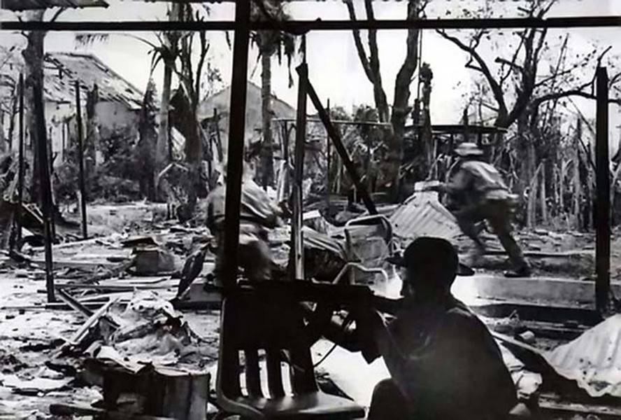 Cuộc chiến trong Thị xã Quảng Trị diễn ra cực kỳ quyết liệt nhưng cũng không kém phần khó khăn với cả hai bên do môi trường tác chiến trong đô thị rất khó huy động hỏa lực mạnh. Nguồn ảnh: Flickr.