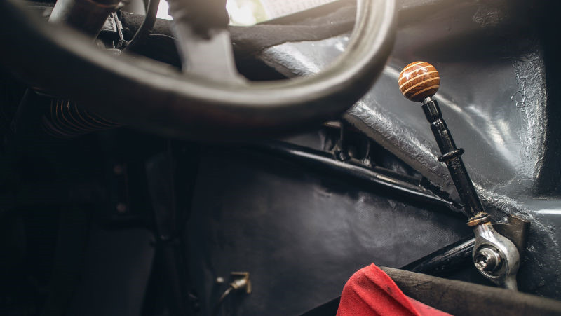 Chiếc 917 được thay phanh và gắn thêm đèn báo rẽ. Động cơ 12 xylanh 600 mã lực vẫn rất khủng khiếp đối với mẫu xe chỉ nhẹ 600 kg, bằng một nửa chiếc 911 GT3.