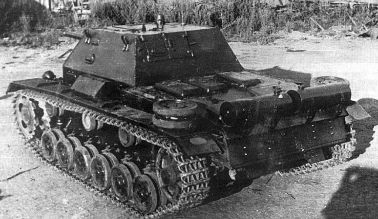 Tới đầu năm 1944, quá trình huấn luyện dành cho kíp chiến đấu của những khẩu pháo này đã hoàn thành và nó chính thức được tung ra chiến trường chống lại quân đội Phát xít Đức - những người cha đẻ của nó. Nguồn ảnh: Wiki.