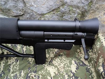 Thiết kế của súng chống tăng RT-20 giống khá nhiều mẫu súng bắn tỉa hạng nặng phổ biến trên thế giới hiện nay nhất là khi nó bố trí khe tiếp đạn phía sau. Chiều dài của súng đạt 1330mm trong khi đó chiều dài nòng súng lên tới 920 mm. Nguồn ảnh: AAlan.