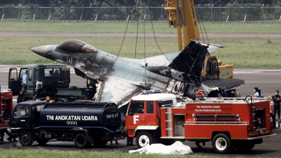 Với thành tích cực kỳ ấn tượng trên, F-16 có lẽ chiến đấu cơ có tỉ lệ phần trăm lỗi nhiều nhất thế giới hơn 20% số máy bay được chế tạo, bản thân các vụ tai nạn F-16 cũng vì nhiều nguyên do khác nhau, trong đó yếu tố kỹ thuật đến từ máy bay đóng nguyên nhân chính. Nguồn ảnh: Aviation.