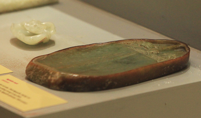 Nghiên mực bằng ngọc xám và nâu - Đồ văn phòng dùng trong cung đình