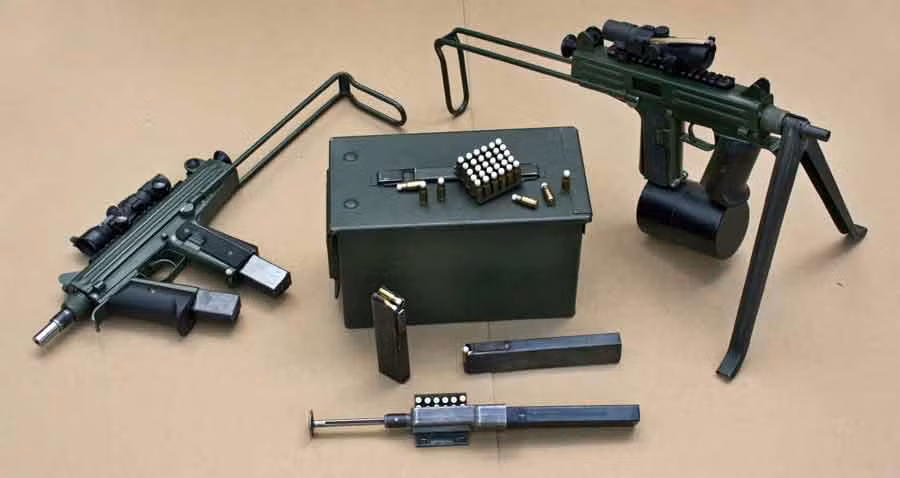 Tuy nhiên, do sử dụng cỡ đạn đặc biệt 6,5x25mm, khẩu súng này có khả sơ tốc đầu nòng cực cao, lên tới 830 mét/giây. Đây là sơ tốc đầu nòng tương đương với các loại súng trường tấn công ngày nay. Nguồn ảnh: Pinterest.