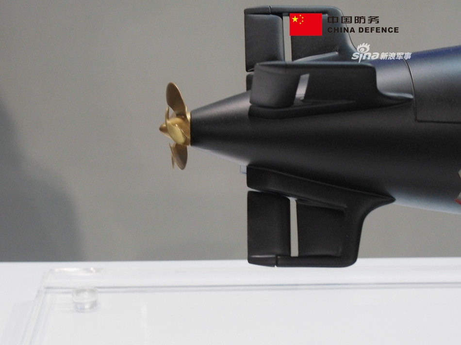 Bên cạnh đó tàu ngầm lại là thứ vũ khí dành được sự quan tâm đặc biệt từ các nước ĐNÁ trong những năm trở lại gần đây, các công ty quốc phòng Pháp thấy rõ điều này. Trong ảnh là hệ thống chân vịt và các cánh lái dẫn động của tàu được đặt ở phía đuôi. Nguồn ảnh: Sina.