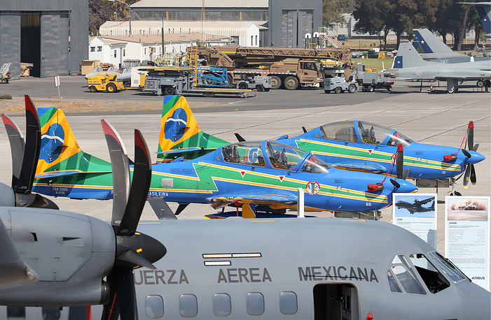 Máy bay huấn luyện một động cơ Embraer Super Tucano A-29A. Giống với nhiều loại máy bay huấn luyện khác, Tucano A-29A cũng có thể được sử dụng như một máy bay tấn công hạng nhẹ. Nguồn ảnh: TASS.