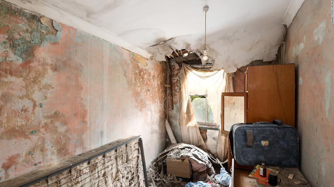 Tháng trước, một căn nhà bỏ hoang khác tại số 48 Queen Street, thành phố New Town gần Sydney cũng được bán với giá 1,051 triệu Đôla Úc (816.435 USD).