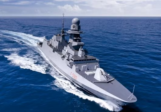 Về vũ trang, các tàu FREMM của Pháp được trang bị 16 ống phóng tên lửa MBDA Aster 15 để phòng không, 1 khẩu pháo 76mm SR, 3 pháo 20mm Nexter, 8 tên lửa MM-40 Exocet cùng 2 ống phóng ngư lôi MU 90 để chống ngầm. Nguồn ảnh: Factory.