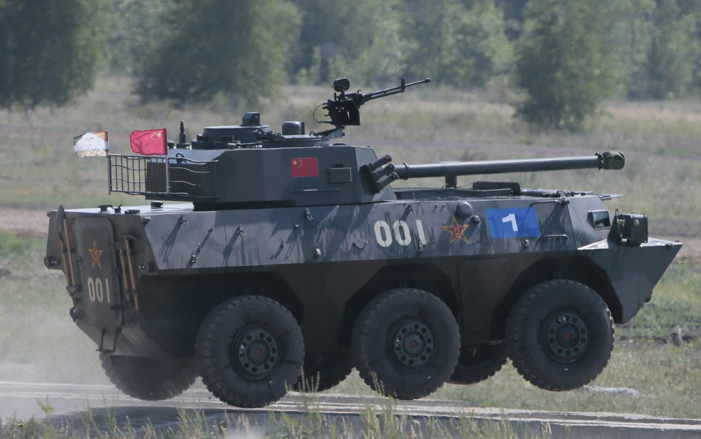 Với cơ chế nạp đạn bán tự động, PLL-05 có khả năng bắn với tốc độ tối đa lên tới 10 viên mỗi phút, tùy thuộc vào trình độ của nạp đạn viên vì ở chế độ nạp đạn bán tự động này, nạp đạn viên vẫn phải tham gia vào quá trình nạp đạn. Nguồn ảnh: Showtime.