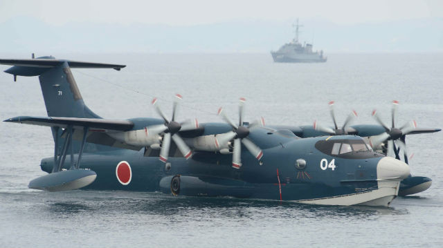 US-2 là loại thủy phi cơ do tập đoàn ShinMaywa của Nhật chế tạo, ra đời từ năm 2003 và được sản xuất từ năm 2007 tới nay. Loại máy bay này được sử dụng vào các nhiệm vụ như cứu hộ dưới nước hoặc chữa cháy với khả năng mang theo tối đa được tới 15 tấn nước. Nguồn ảnh: Iowy.