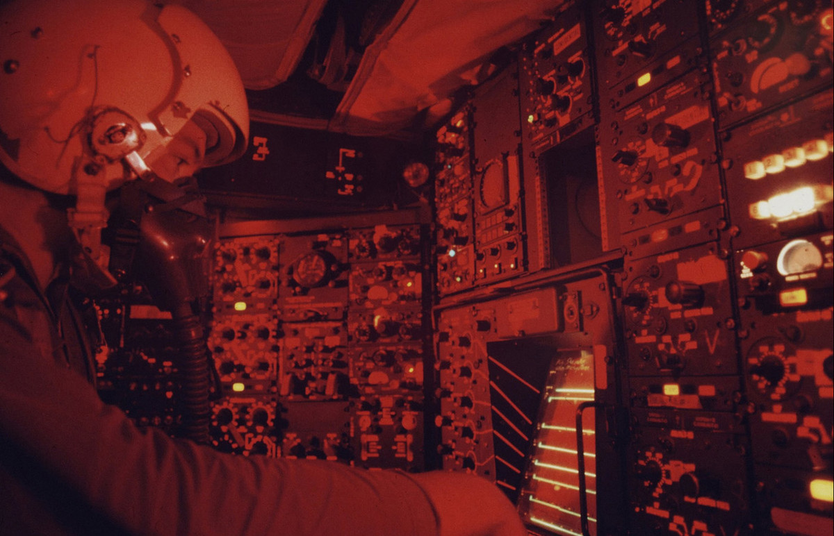 Đó mới chỉ là số lượng bom được rải thảm bằng các loại máy bay ném bom chiến thuật. Chỉ riêng 60 chiếc máy bay chiến lược B-52 của Mỹ cũng góp thêm 100.000 tấn bom vào trong trận chiến này, bên cạnh đó là sự yểm trợ của 158.000 quả đạn pháo - con số lớn chưa từng có trong Chiến tranh Việt Nam. Nguồn ảnh: Flickr.