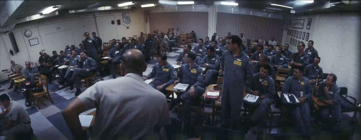 Để có thể giữ được Căn cứ Khe Sanh - nơi được Mỹ coi là "cái gai" trong mắt Quân Giải phóng và để không bị rơi vào một trận "Điện Biên Phủ" thứ hai, quân đội Mỹ đã huy động toàn lực để chiếm ưu thế trên không và yểm trợ hỏa lực tối đa cho căn cứ này. Nguồn ảnh: Flickr.