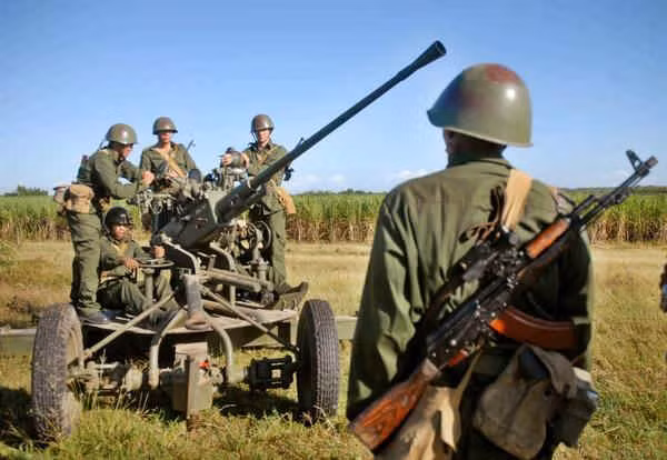 61-K sử dụng được nhiều loại đạn khác nhau, trong đó có hai loại đạn nổ mảnh, đạn xuyên giáp với khả năng xuyên tối đa 57mm thép cán đồng nhất và đạn nổ sử dụng cùng với khẩu 61-K cỡ nòng 40mm. Nguồn ảnh: Sovietunion.