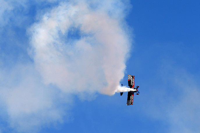 Máy bay thể thao S2 đang thực hiện một màn trình diễn tại FIDAE 2018. Nguồn ảnh: TASS.