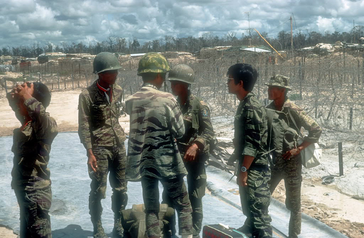 Cũng chính vì các cuộc hành quân quy mô lại diễn ra rất "tẻ nhạt" và ít có đụng độ vì ta chủ động tránh giao tranh ban đầu, tướng lĩnh sĩ quan Mỹ và Sài Gòn rất... lạc quan với việc sử dụng các chiến thuật hiện đại này ở Việt Nam. Nguồn ảnh: Flickr.