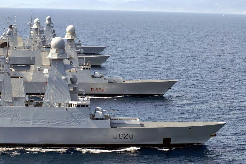 Hiện tại Hải quân Pháp có trong biên chế 5 tàu khinh hạm lớp FREMM được đóng mới từ năm 2007, theo dự kiến đến năm 2022 nước này sẽ hoàn tất việc đưa vào trang bị 8 tàu chiến lớp này với giá trị mỗi chiếc ước tính vào khoảng hơn 820 triệu USD. Nguồn ảnh: Amino Apps.
