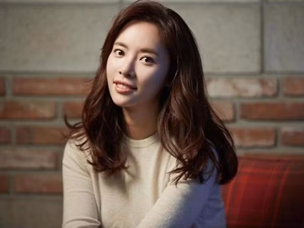 Nhiều cô gái nghĩ rằng thật thùy mị, dịu dàng, yếu đuối thì sẽ được các chàng trai yêu thích -Ảnh Internet