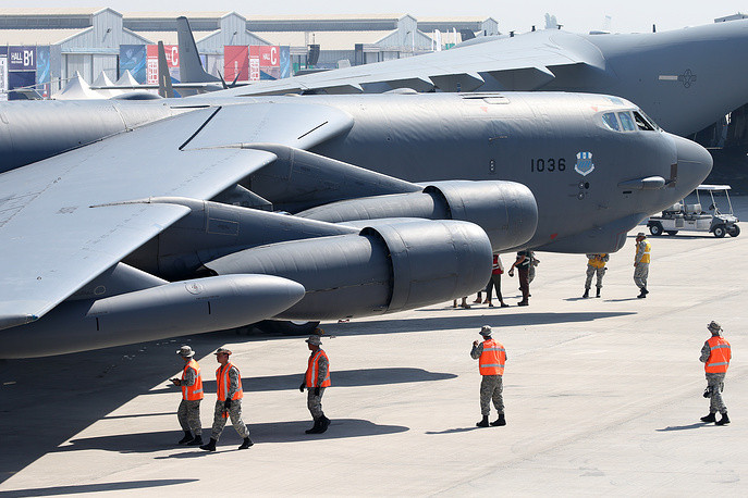Mỹ mang tới triển lãm cả những pháo đài bay B-52 huyền thoại lão làng của mình. Nguồn ảnh: TASS.